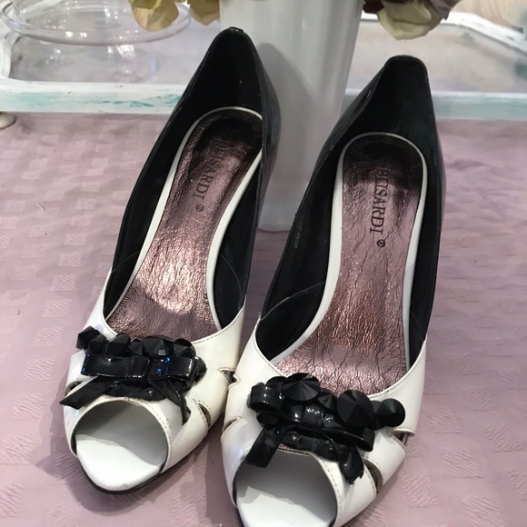 Shoes - Picture 1 of 3